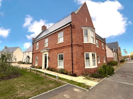 4 bedroom detached house to rent, Available from 13/05/2024